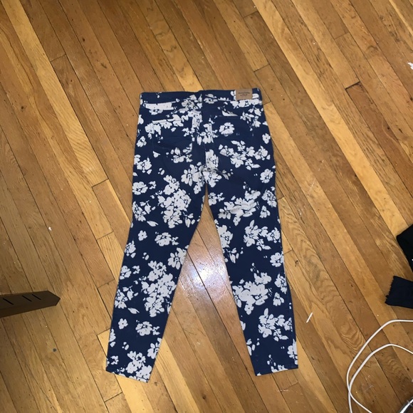 Abercrombie & Fitch Blue & White Splotched Capris - Picture 6 of 6